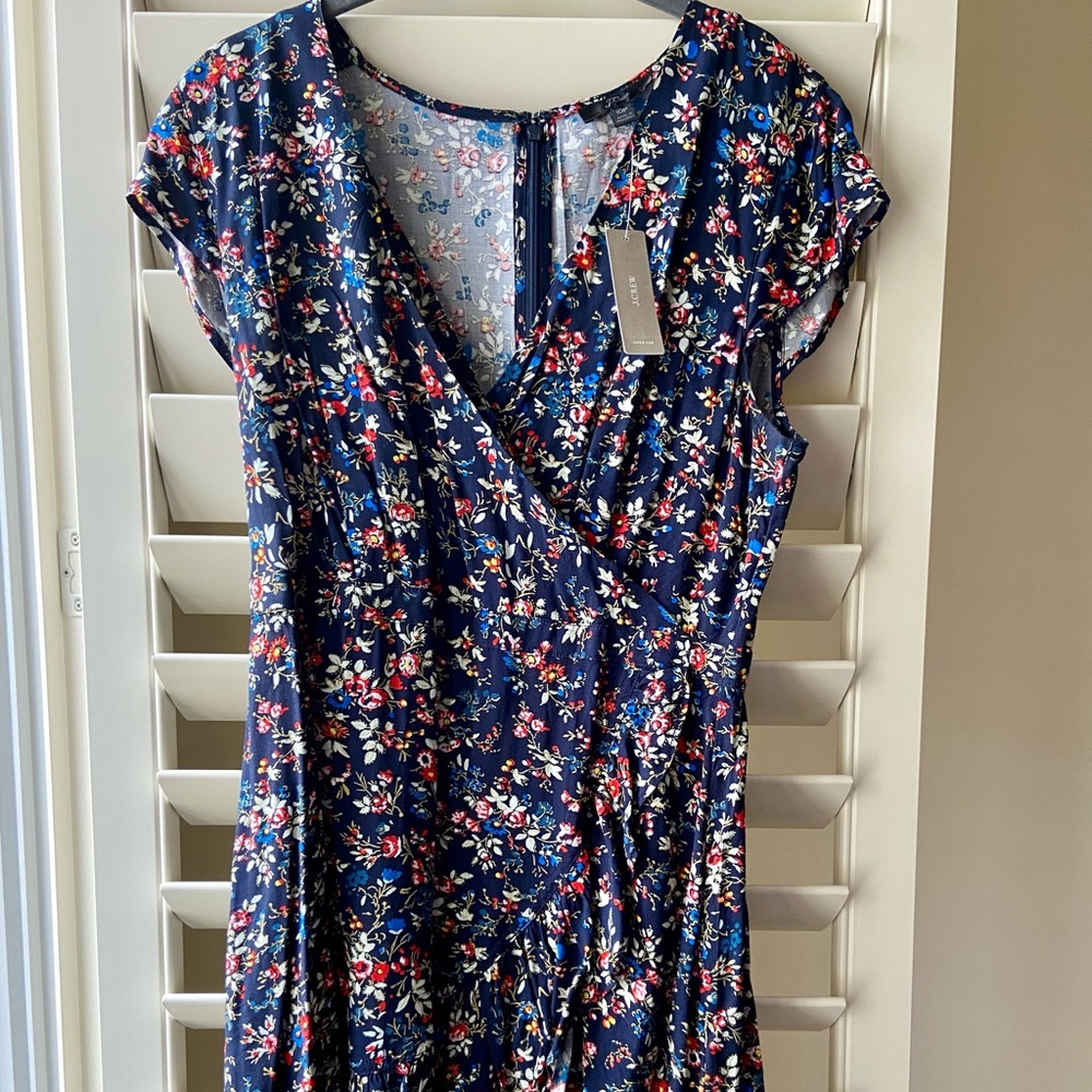 J CREW Mini dress navy floral 10P. BNWT flutter sleeve. V neck. Ruffle hem